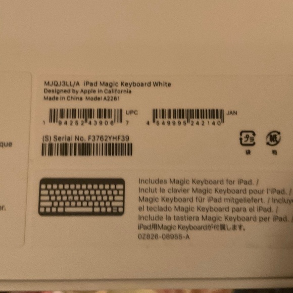 iPad  Air Magic Keyboard - Picture 4 of 5